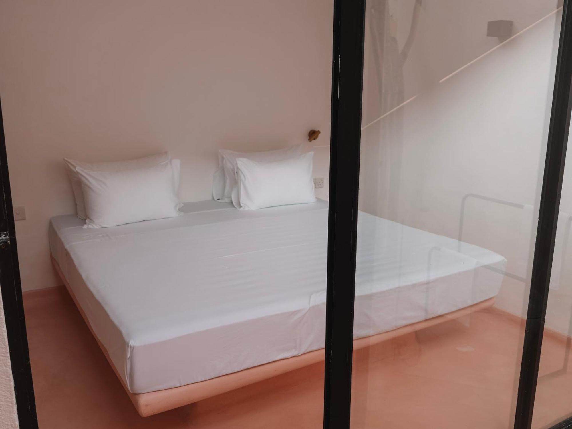 Animals Hotel Ahangama Room photo