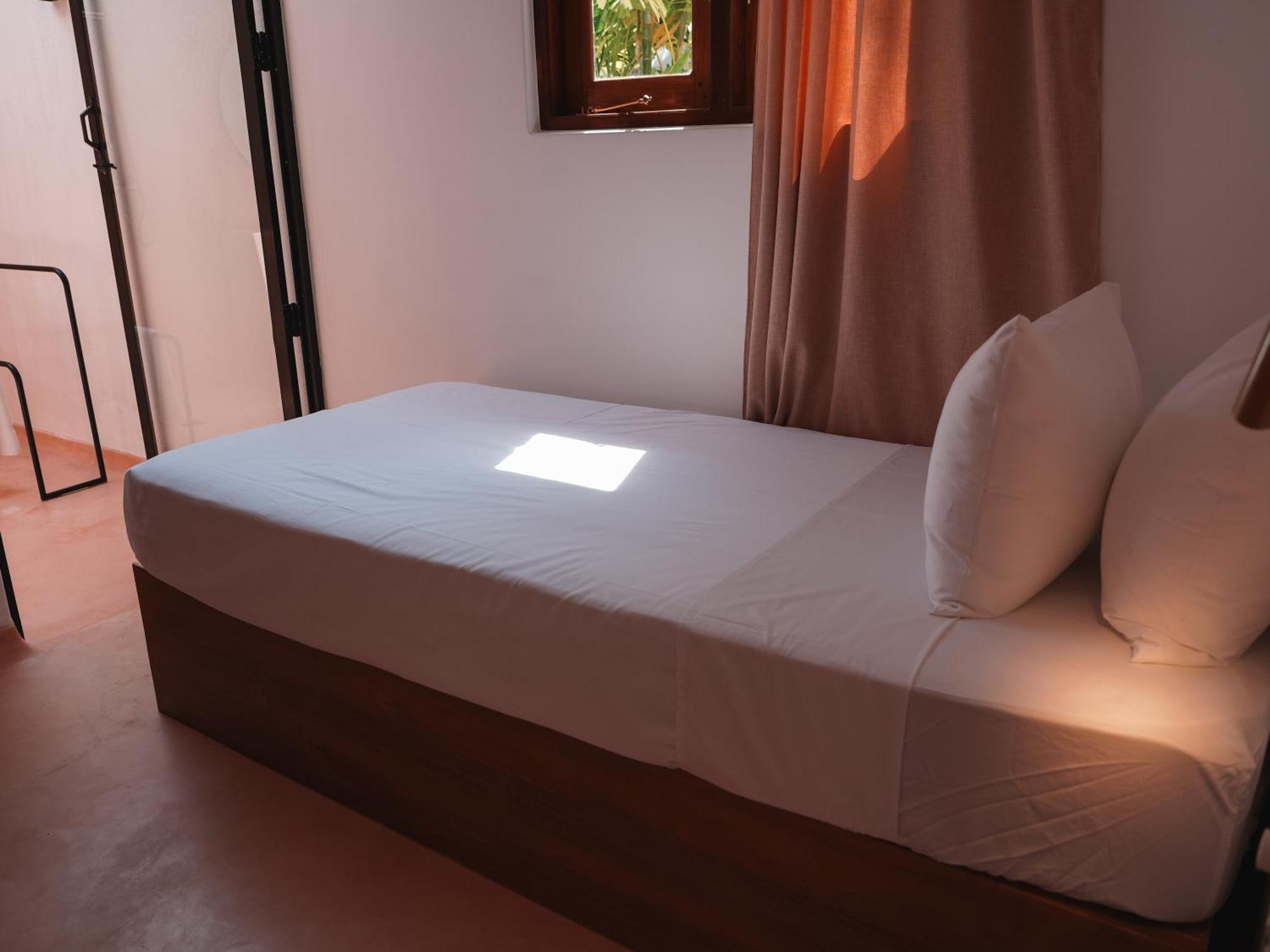 Animals Hotel Ahangama Room photo